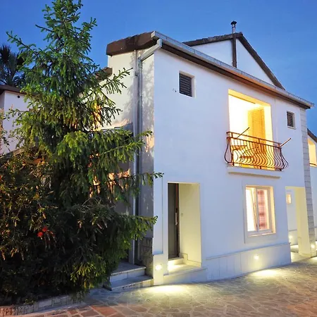 Tatil Evi Tina